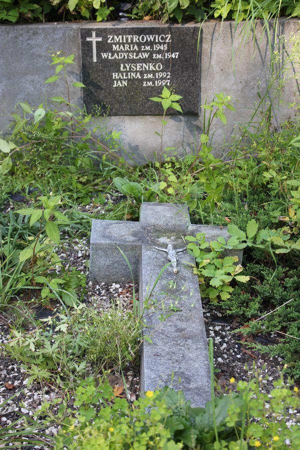 Fragment grobowca Haliny i Jana Łysenków, Marii i Władysława Zmitrowiczów, cmentarz Na Rossie w Wilnie, stan z 2013