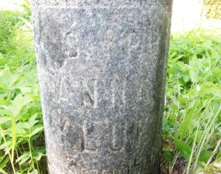 Cokół nagrobka Anny Kluk, cmentarz na Rossie w Wilnie, stan z 2013 r.