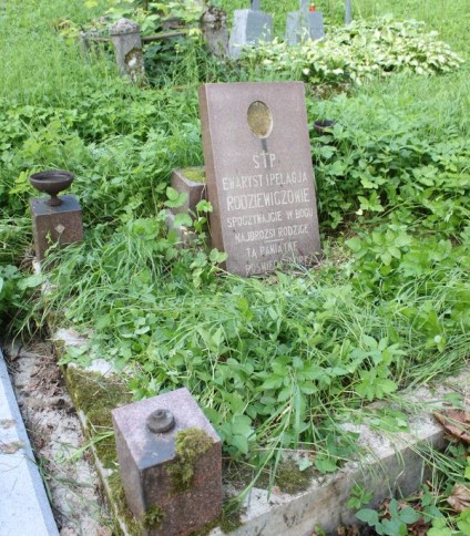 Nagrobek małżeństwa Rodziewiczów, cmentarz Na Rossie w Wilnie, stan z 2013