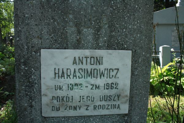 Fragment of the tombstone of Antoni Harasimowicz, Na Rossie cemetery in Vilnius, as of 2013.