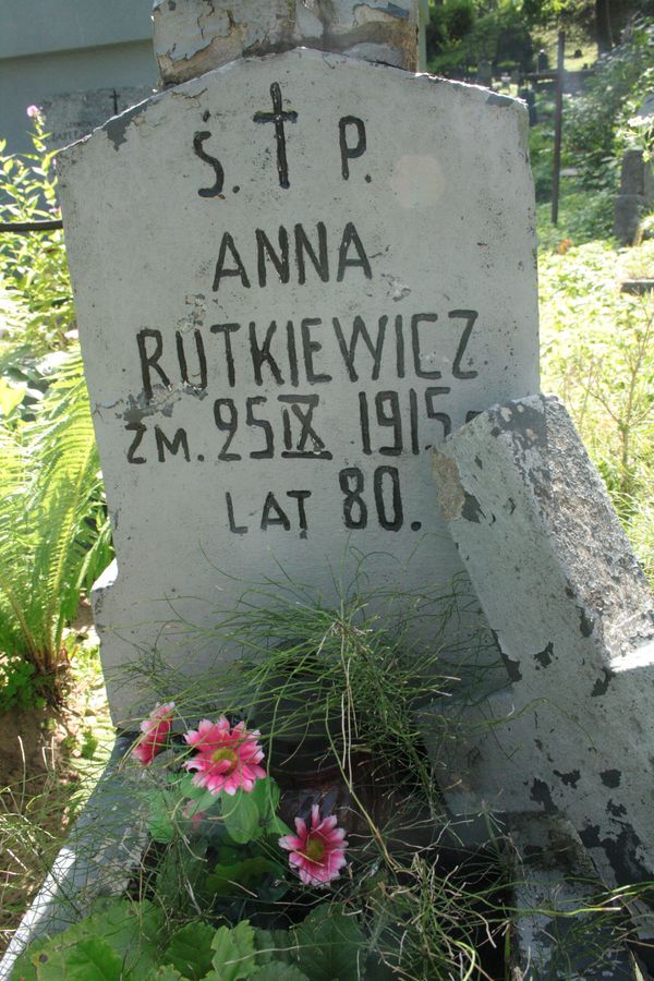 Fragment of Anna Rutkiewicz's tombstone, Na Rossie cemetery in Vilnius, as of 2013.