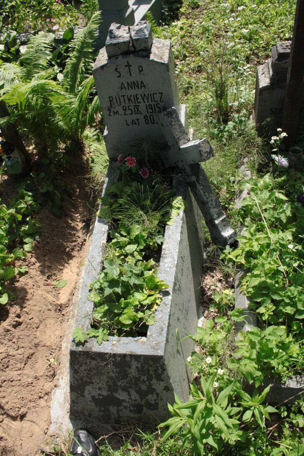 Tombstone of Anna Rutkiewicz, Na Rossie cemetery in Vilnius, as of 2013.