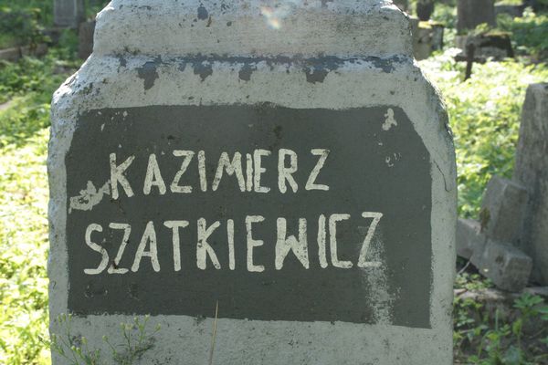 Fragment nagrobka Kazimierza Szatkiewicza, cmentarz Na Rossie w Wilnie, stan z 2013 r.
