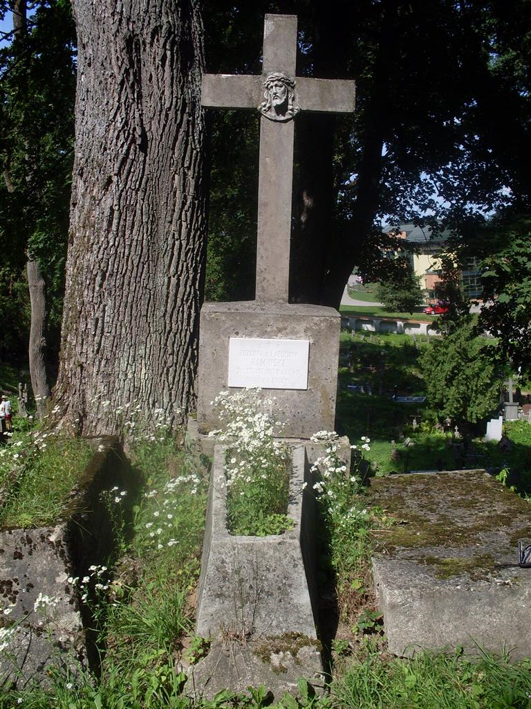 Nagrobek Zuzanny Kamińskiej, cmentarz na Rossie w Wilnie, stan z 2013