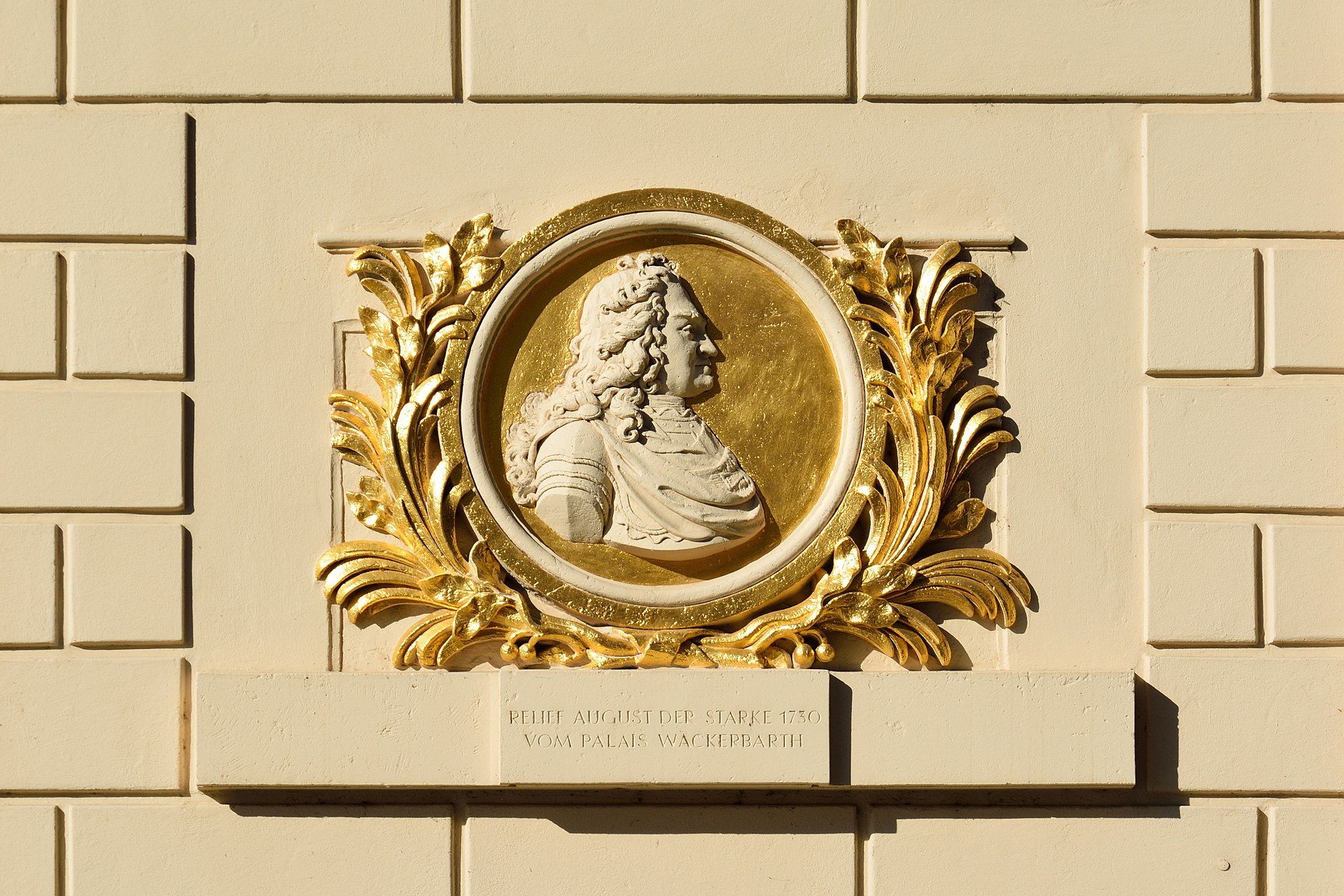 Relief z wizerunkiem Augusta II Mocnego na Johanneum w Dreźnie