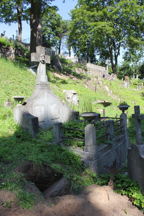 Grobowiec Anny Buder, Feliksa i Jadwigi Minkiewiczów, cmentarz Na Rossie w Wilnie, stan z 2013