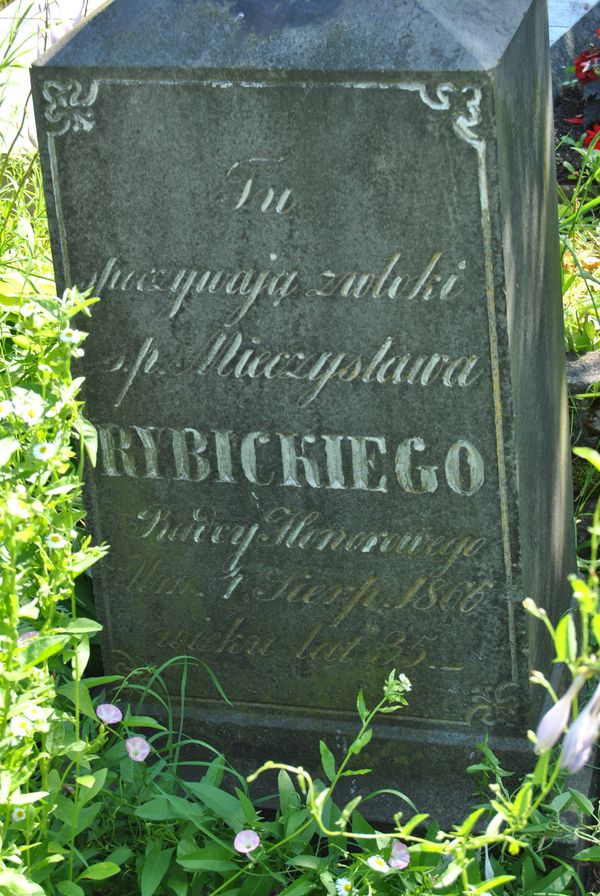Inscription on the pedestal of the gravestone of Mieczyslaw Rybicki, Na Rossie cemetery in Vilnius, as of 2013