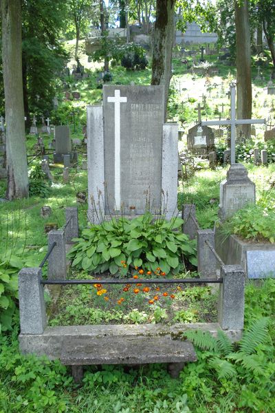 Tombstone of the Masiulanic family, Na Rossa cemetery in Vilnius, as of 2013.