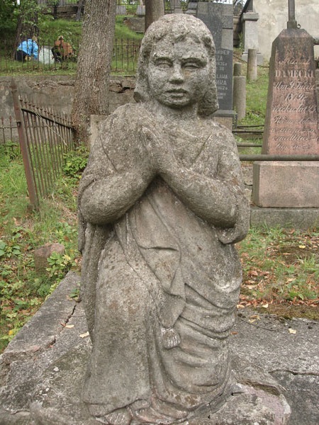 Fragment nagrobka Haliny Bejnarowicz, cmentarz na Rossie w Wilnie, stan z 2013