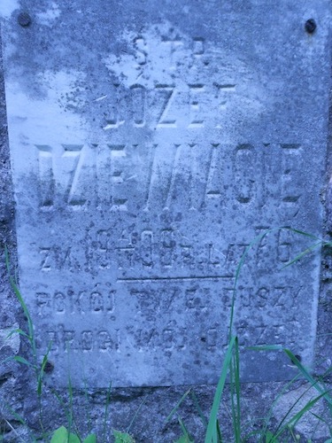 Inscription from the gravestone of Jozef Dziewiacie, Na Rossie cemetery in Vilnius, as of 2013.