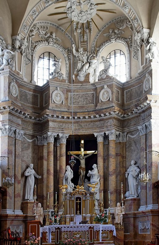 Ołtarz główny, lata 80. XVIII w., wapien marmoryzowany i stiuk, dawny kościół bernardynów w Grodnie, Białoruś