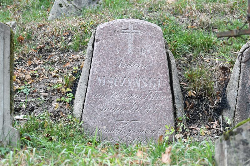 Tombstone of Antoni Mączyński, Na Rossie cemetery in Vilnius, as of 2019.