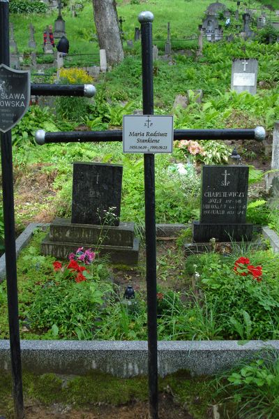 Fragment nagrobka Stanisławy Dąbrowskiej i Marii Radziusz Stankiene, cmentarz Na Rossie w Wilnie, stan z 2013 r.