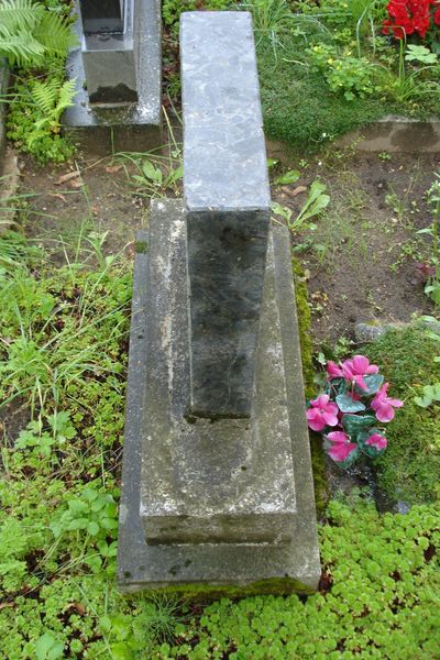 Fragment nagrobka Alberta Charkiewicza, cmentarz Na Rossie w Wilnie, stan z 2013 r.