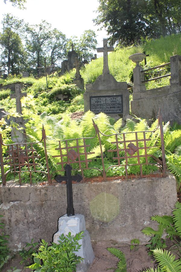 Grobowiec Anny i Piotra Szachowiczów z cmentarza Na Rossie w Wilnie stan z 2013