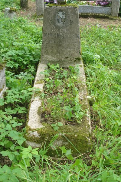 Tombstone of Regina Piworowicz, Na Rossie cemetery in Vilnius, as of 2013.