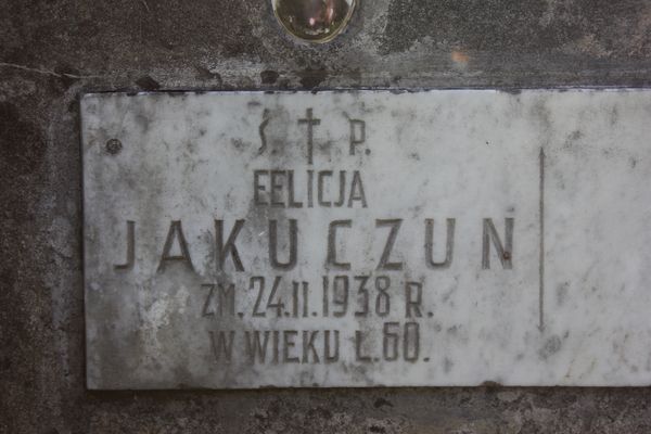 Fragment (1) grobowca Felicji Jakuczun i Anny Wołodkowicz z cmentarza Na Rossie w Wilnie stan z 2013