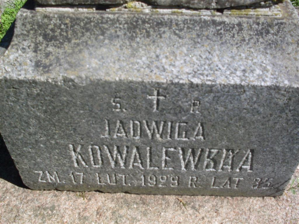 Inscription from the tombstone of the Bogucki family and Jadwiga Kowalewska, Rossa cemetery in Vilnius, as of 2013