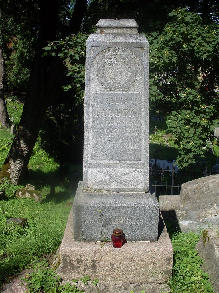 Tombstone of the Bogucki family and Jadwiga Kowalewska, Rossa cemetery in Vilnius, as of 2013
