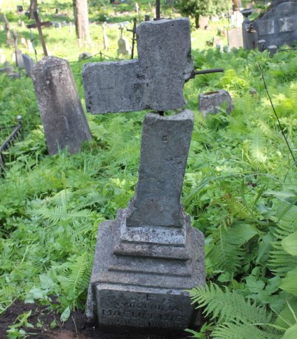 Nagrobek Wiktorii Maculewicz z cmentarza Na Rossie w Wilnie stan z 2013