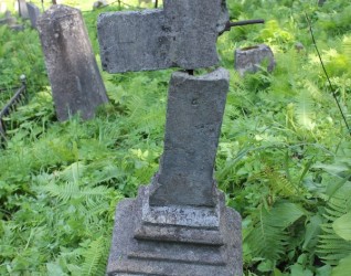 Nagrobek Wiktorii Maculewicz z cmentarza Na Rossie w Wilnie stan z 2013