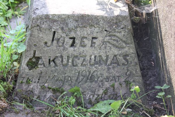Fragment nagrobka Józefa Jakuczunasa z cmentarza Na Rossie w Wilnie stan z 2013
