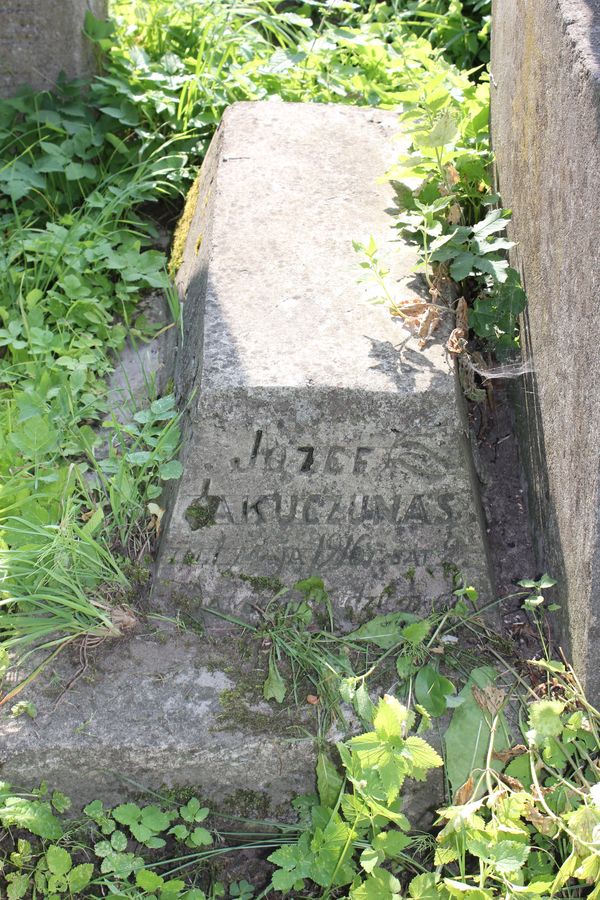Nagrobek Józefa Jakuczunasa z cmentarza Na Rossie w Wilnie stan z 2013