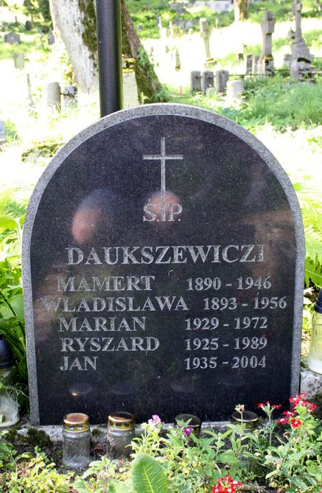 Tombstone of the Daukszewicz family, Na Rossie cemetery in Vilnius, as of 2013.