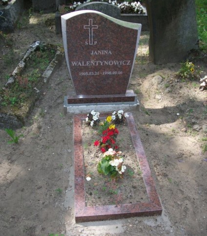 Nagrobek Janiny Walentynowicz, cmentarz Na Rossie w Wilnie, stan z 2013 r.