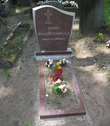 Nagrobek Janiny Walentynowicz, cmentarz na Rossie w Wilnie, stan na 2013 r.
