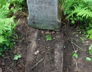 Nagrobek Justyna Miedziewicza, cmentarz Na Rossie w Wilnie, stan z 2013 r.