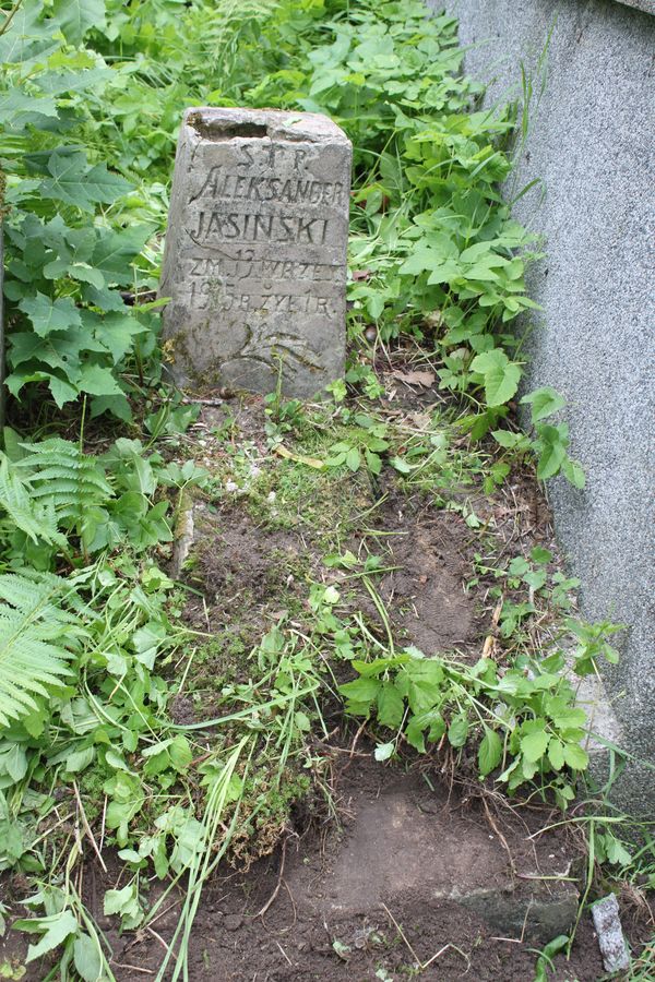 Tombstone of Aleksander Jasiński, Na Rossie cemetery in Vilnius, state of 2013