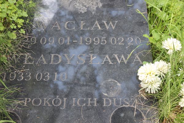 Detail of the gravestone of Waclaw and Wladyslawa Turut, Na Rossa cemetery in Vilnius, as of 2013