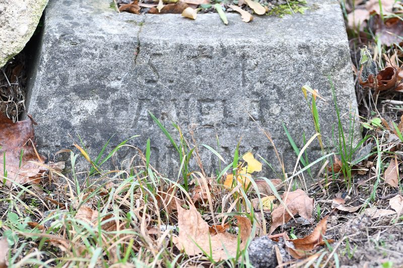 Fragment nagrobka Anieli Salmonowicz, cmentarz Na Rossie w Wilnie, stan z 2019 r.