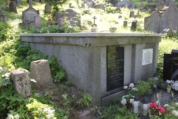 Tomb of Maria Gajdzic, Mikolaj Turuto and Franciszek and Jerzy Turkowski, Na Rossa cemetery in Vilnius, as of 2013