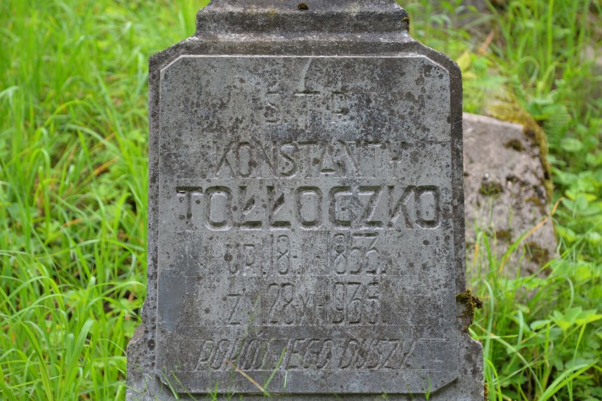 Inscription from the tombstone of Konstantin Tollochko, Na Rossie cemetery in Vilnius, as of 2016.