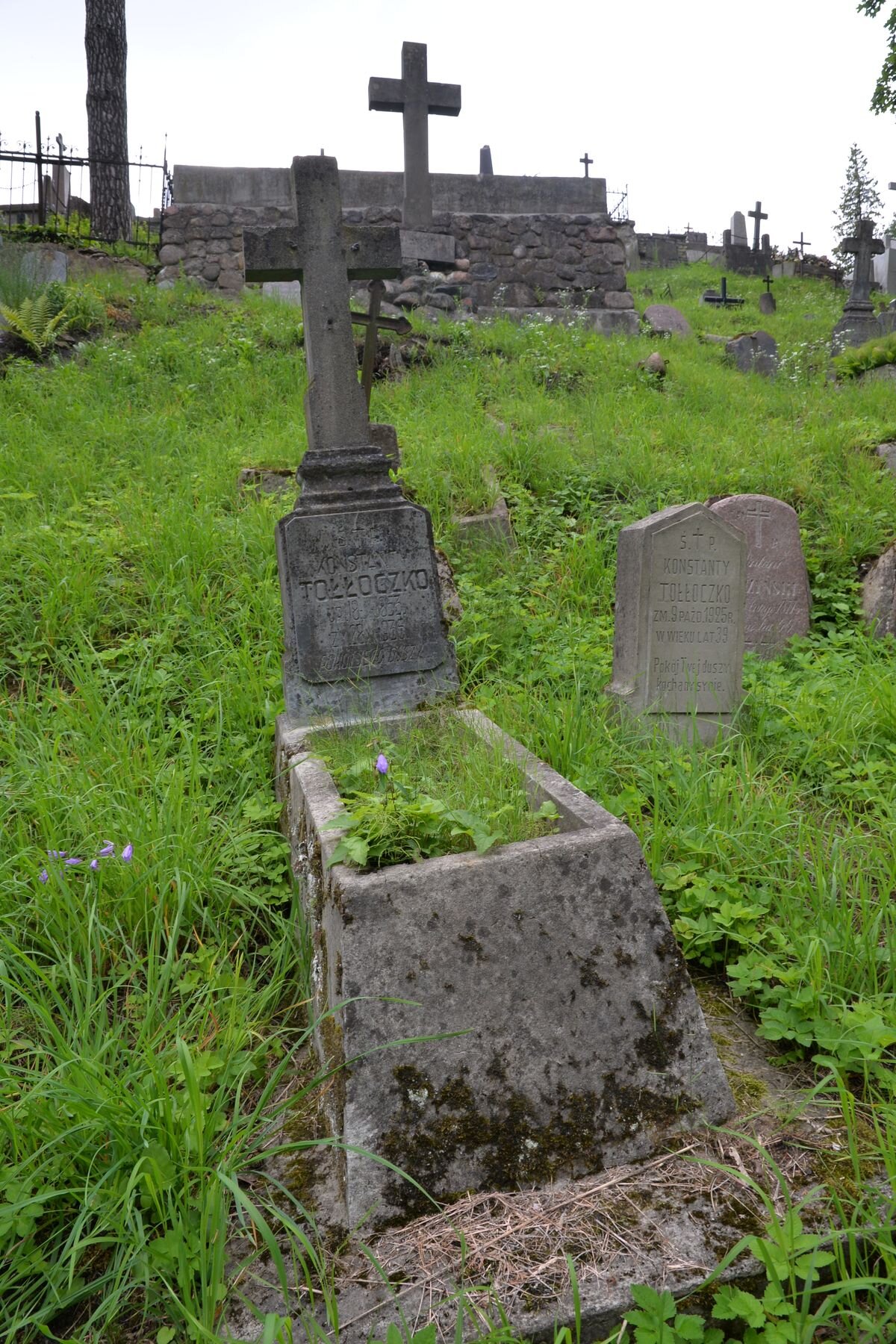 Tombstone of Konstantin Tollochko, Na Rossa cemetery in Vilnius, as of 2016.