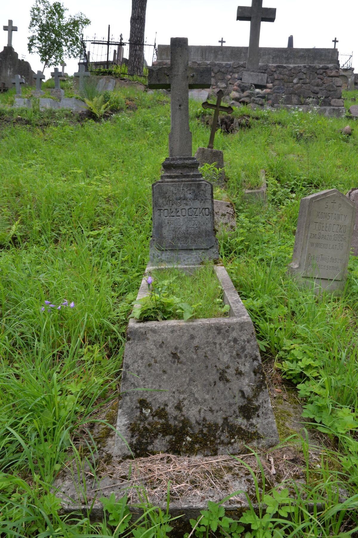 Tombstone of Konstantin Tollochko, Na Rossa cemetery in Vilnius, as of 2016.