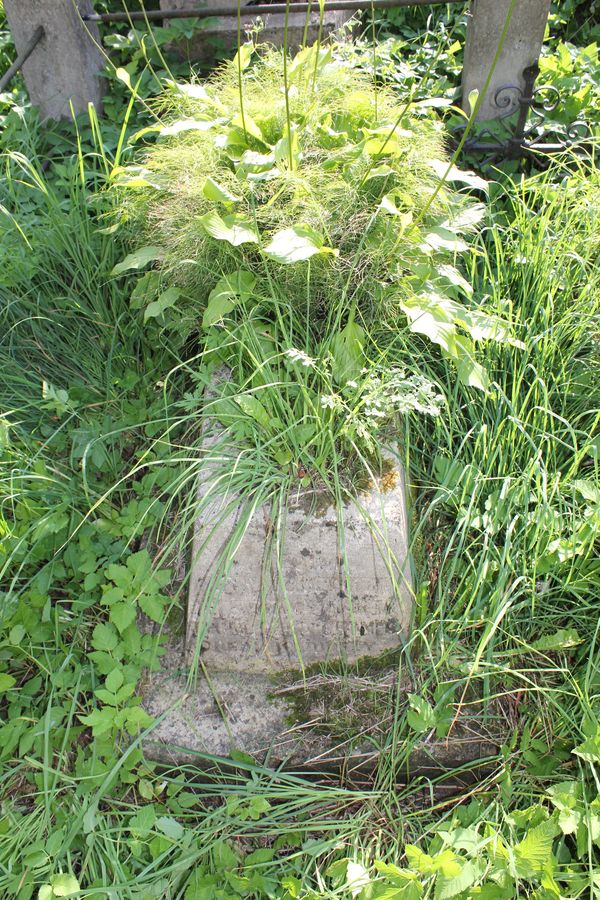 Tombstone of Bronislawa, Maria and Regina Pietraszkiewicz, Na Rossie cemetery in Vilnius, as of 2013
