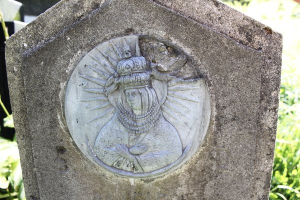 Fragment nagrobka Macieja Malickiego, z cmentarza na Rossie w Wilnie, stan z 2013 roku