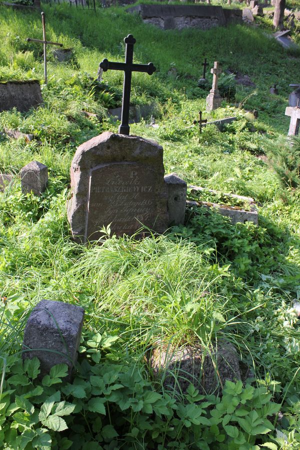Tombstone of Ignacy, Karolina and Ludwik Pietraszkiewicz, Na Rossie cemetery in Vilnius, as of 2013