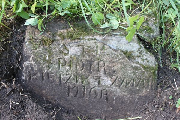 Fragment nagrobka Piotra Kiejzika, z cmentarza na Rossie w Wilnie, stan z 2013 roku