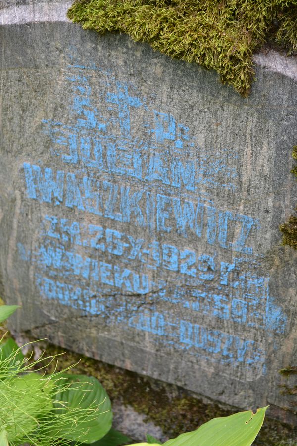 Fragment nagrobka  Juliana Iwaszkiewicza, cmentarz na Rossie w Wilnie, stan z 2013