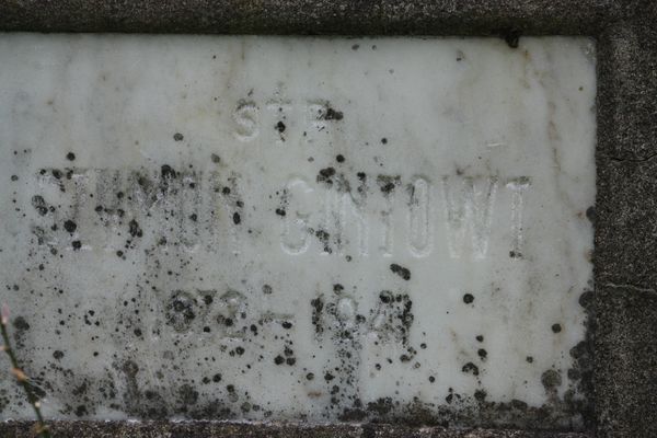 Fragment of a tombstone of Szymon Gintowt, Ross Cemetery in Vilnius, as of 2013