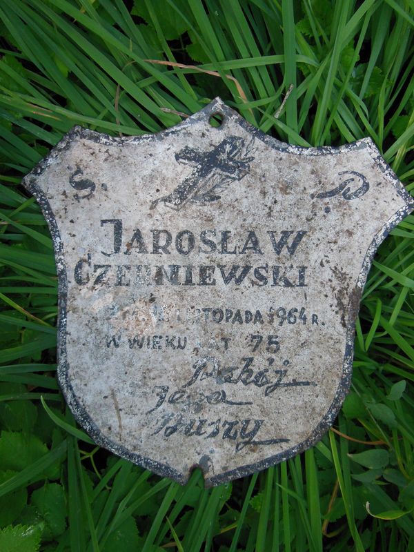 Plaque lying next to the gravestone of Maria Jacewicz from the Ross Cemetery in Vilnius, as of 2013.