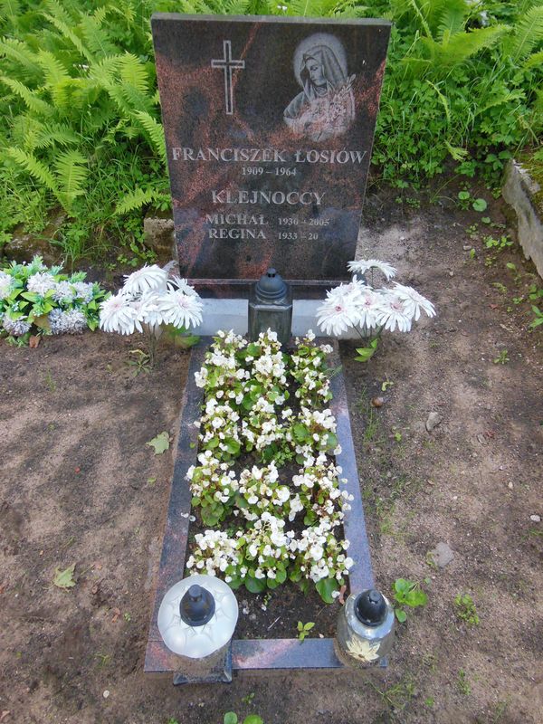 Nagrobek małżeństwa Klejnockich i Franciszka Łosiów, cmentarz na Rossie w Wilnie, stan na 2013 r.