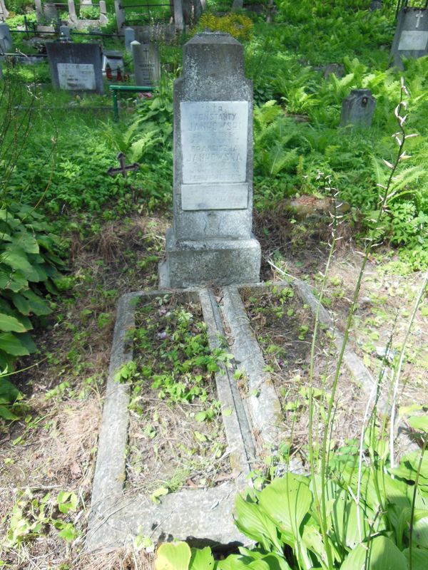 Tombstone of the Jankowski couple and Jan Dargiewicz, Ross cemetery in Vilnius, as of 2013.