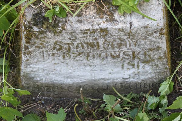 Fragment nagrobka Stanisława Drozdowskiego, z cmentarza na Rossie w Wilnie, stan z 2013 roku