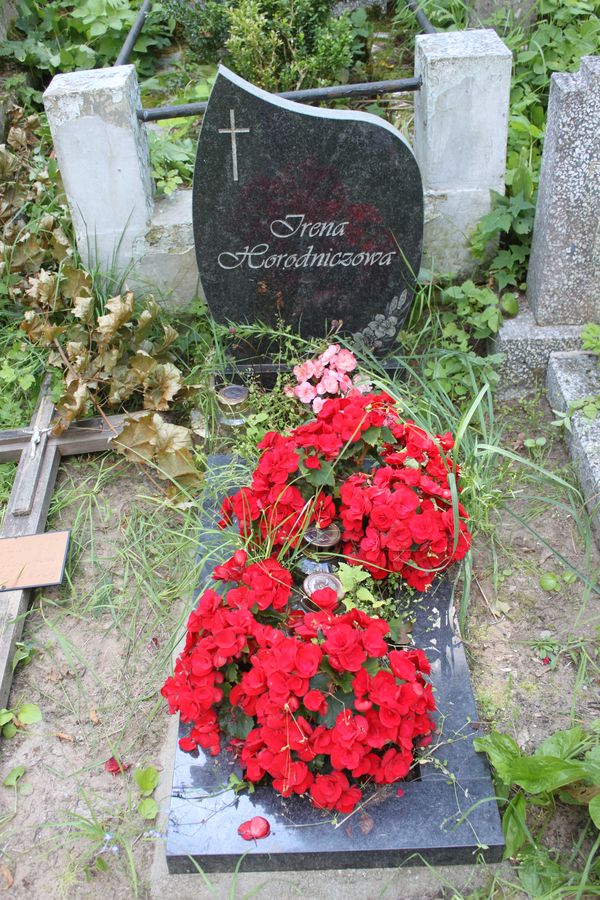 Tombstone of Irena Horodnicz, Na Rossie cemetery, Vilnius, 2013