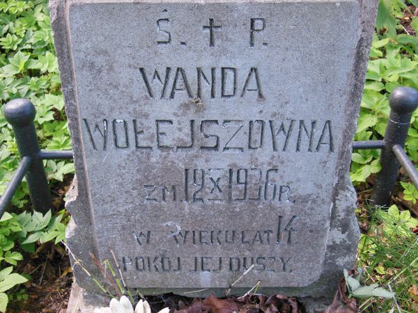 Fragment of the tombstone of Wanda Wołejsz, Na Rossie cemetery in Vilnius, as of 2013.